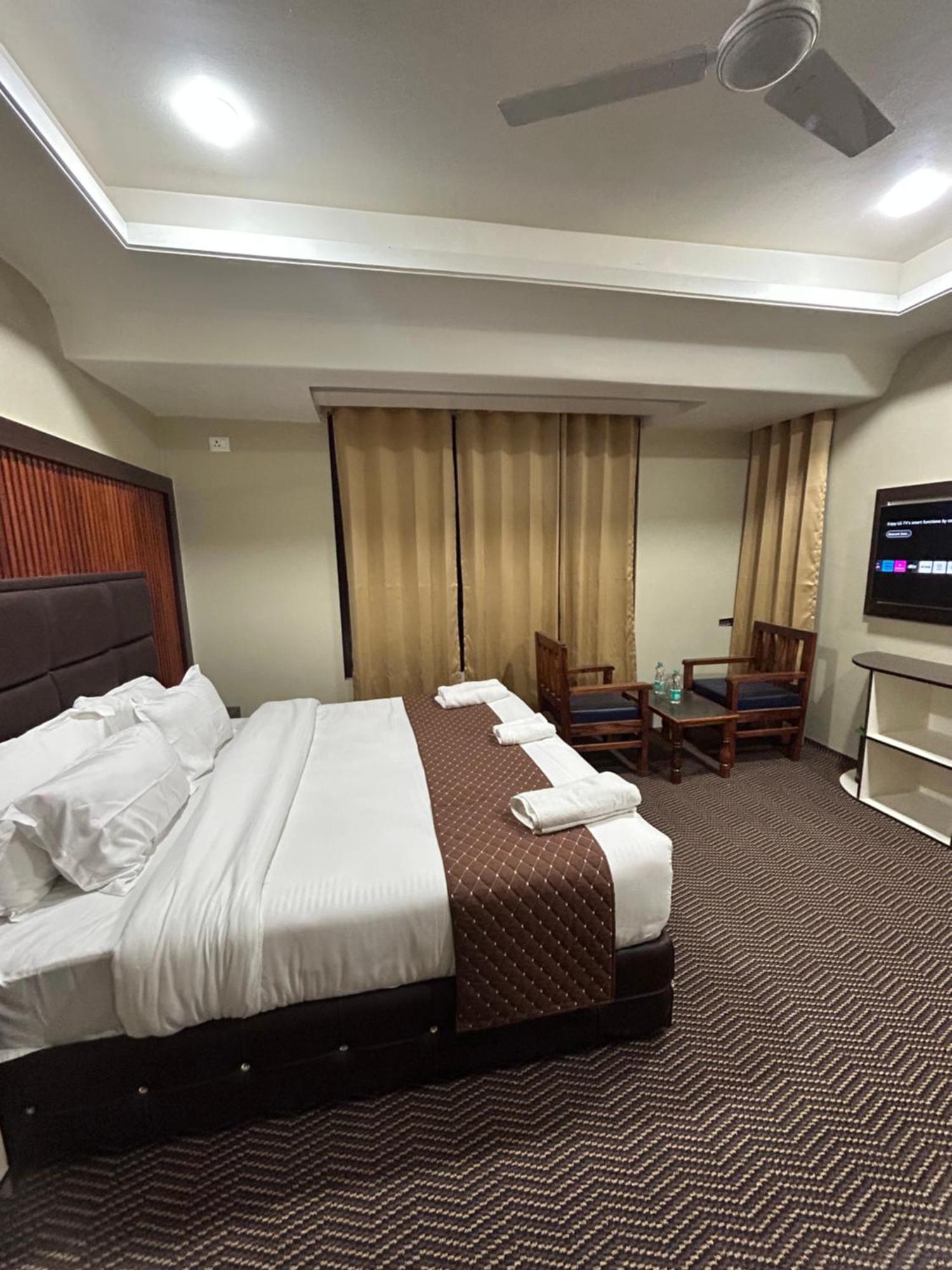 Hotel Fair Mount, Airport Road, Humhama Srinagar Exteriér fotografie