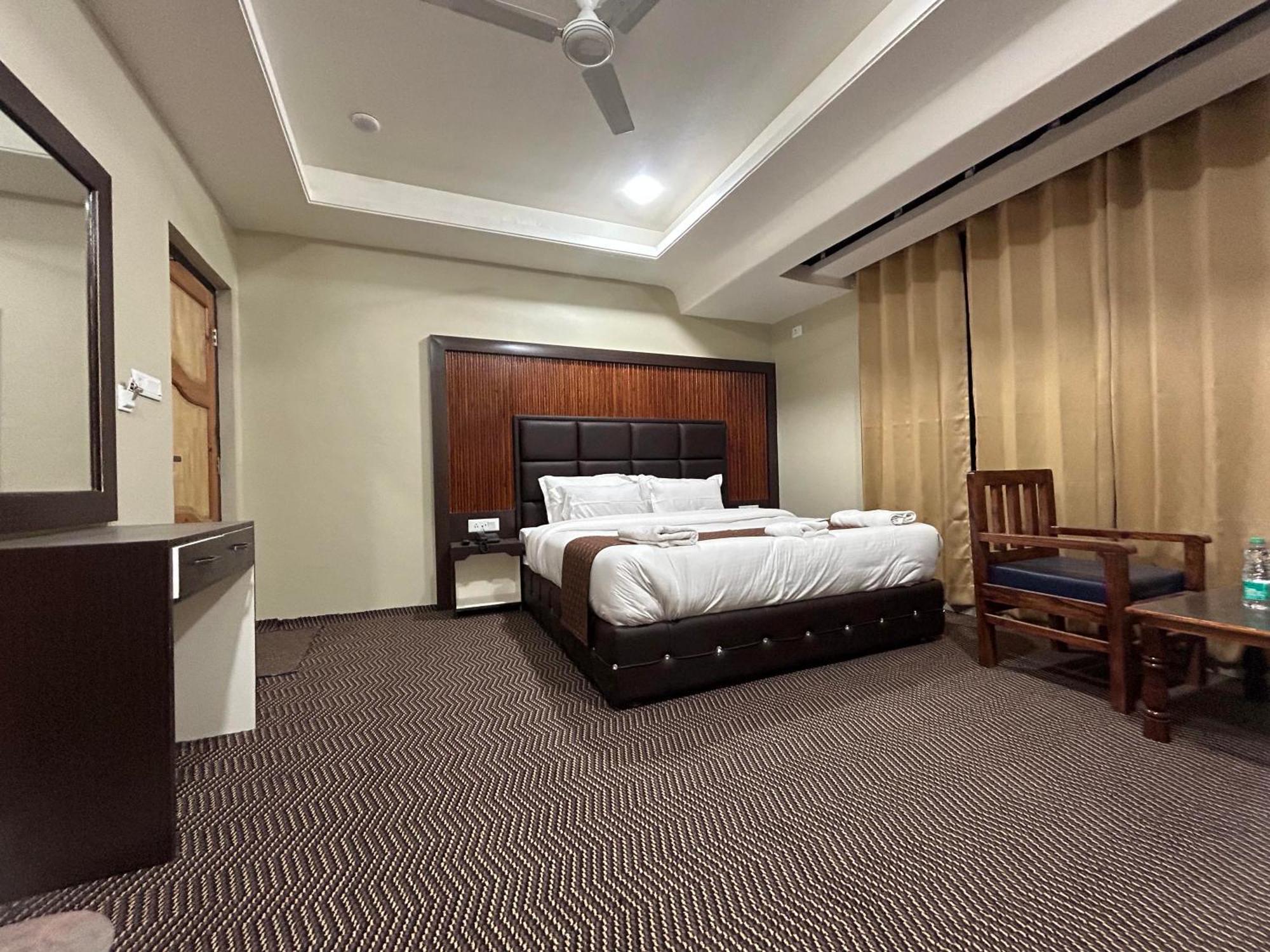 Hotel Fair Mount, Airport Road, Humhama Srinagar Exteriér fotografie