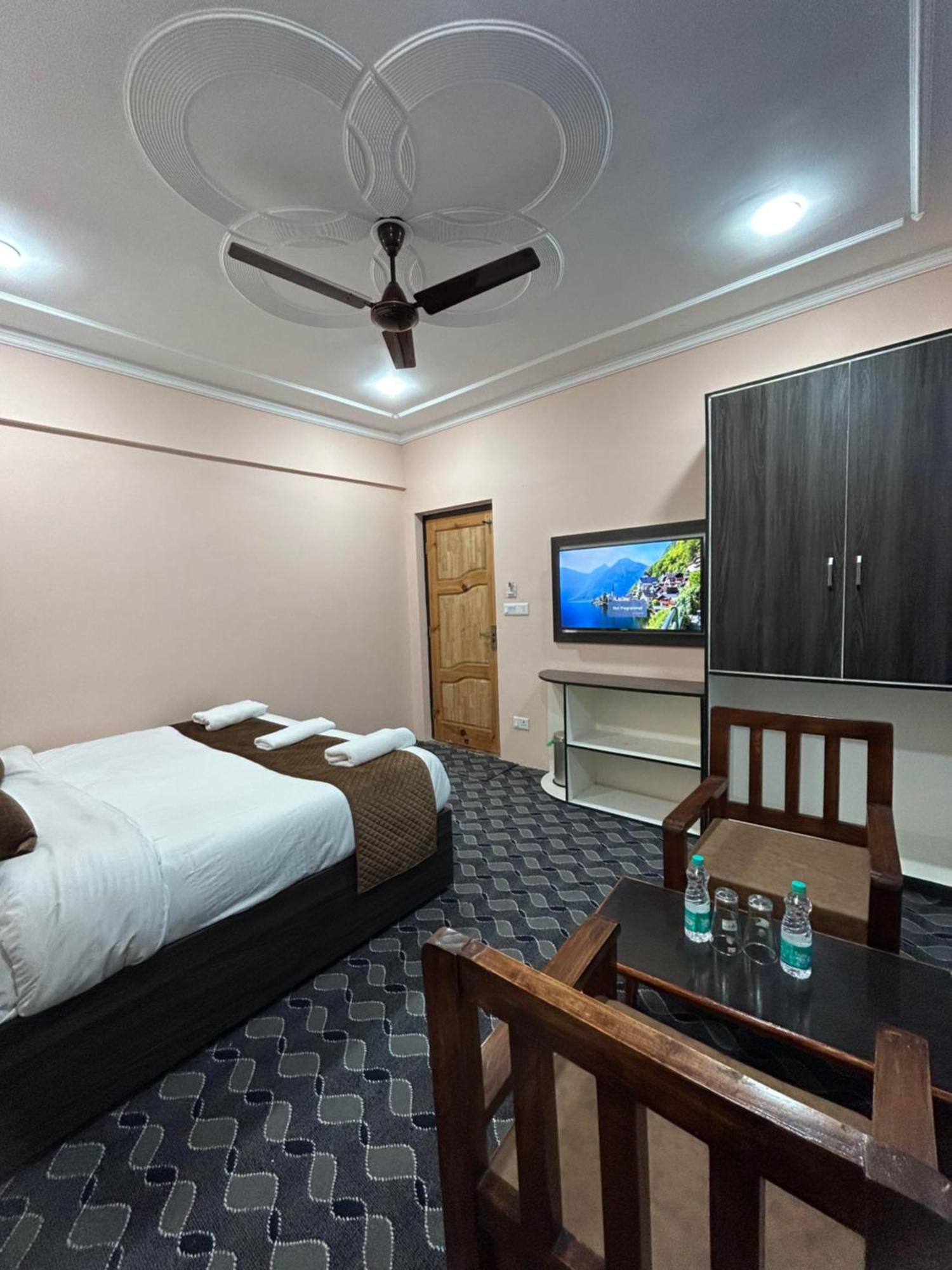 Hotel Fair Mount, Airport Road, Humhama Srinagar Exteriér fotografie