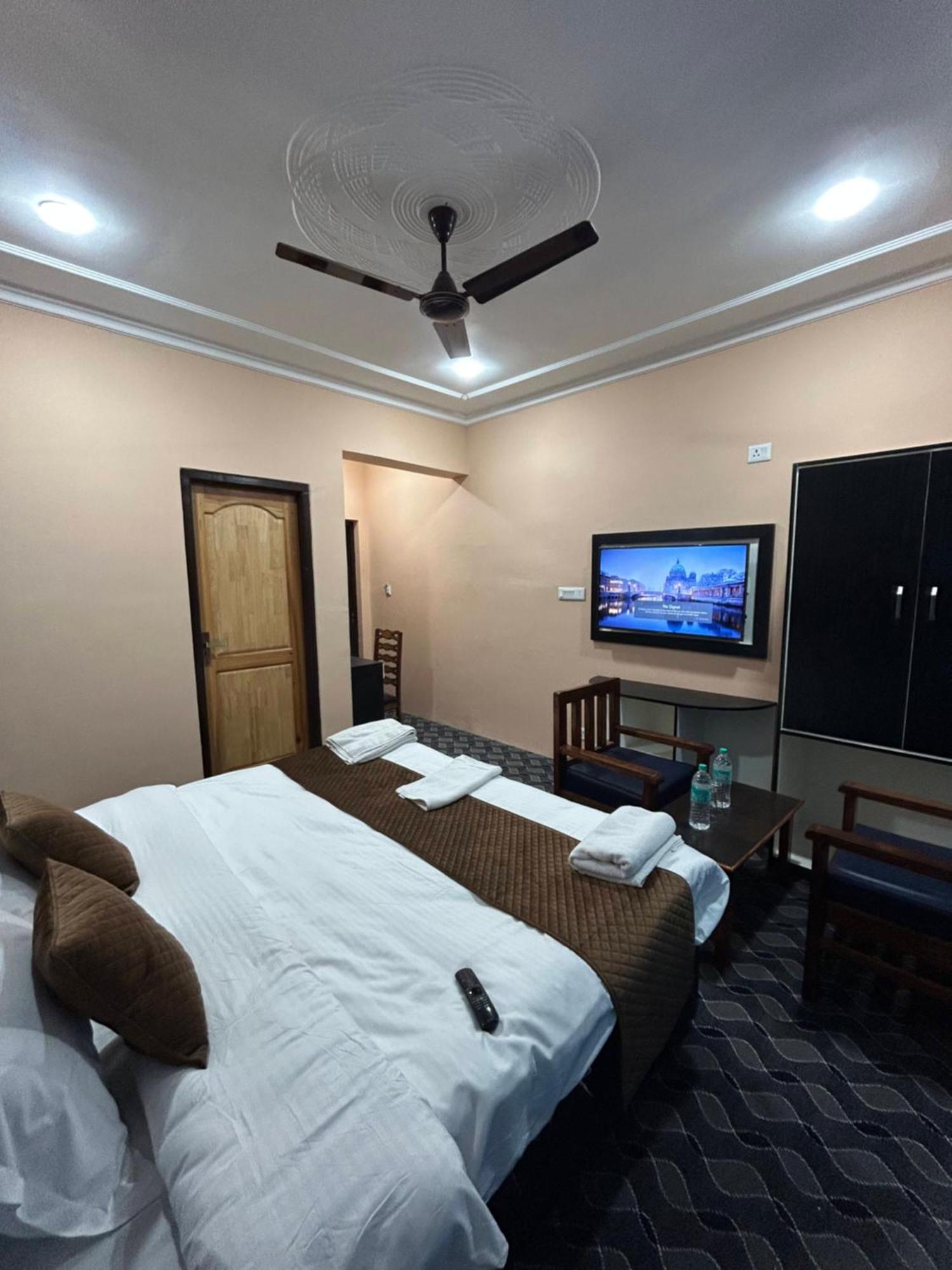 Hotel Fair Mount, Airport Road, Humhama Srinagar Pokoj fotografie